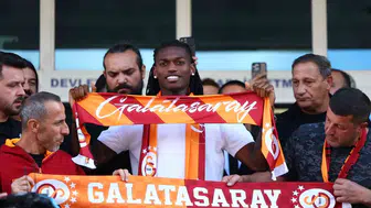 Rafael Leao İstanbul'da! Sarı-kırmızılı taraftarlar havalimanında coştu