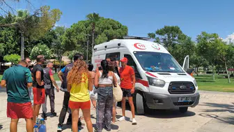 Antalya Konyaaltı sahilinde boğulma tehlikesi atlatan genci cankurtaranlar kurtardı