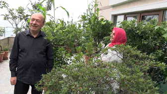 Rize’deki balkonu botanik bahçesine çeviren çift