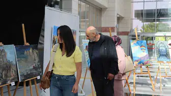 Kapadokya'nın büyülü coğrafyası 6 ülkeden 17 ressamın fırçasında hayat buldu