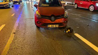 Yenibosna E-5 karayolunda üç araç birbirine girdi
