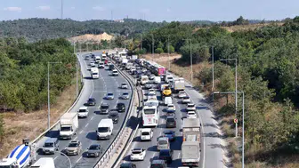 Arnavutköy yolunda çalışma trafiği felç etti