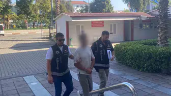 Üst geçide hakaret içerikli maket asan şüpheli tutuklandı