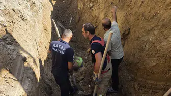 Hatay'da altyapı çalışması sırasında toprak altında kalan işçi hayatını kaybetti