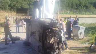 Uşak yolunda aile faciası Genç sürücü kontrolü kaybetti