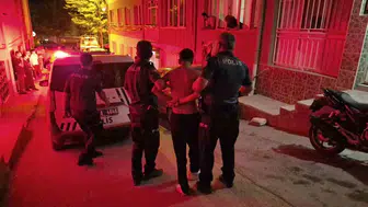Apartman kavgasında polise zorluk çıkardı, ters kelepçeyle gözaltına alındı