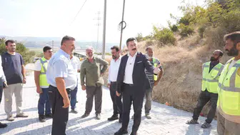 Yenişehir yollarını parke taşlarıyla yeniliyor