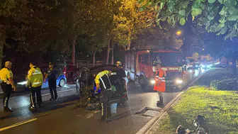Bakırköy sahil yolunda zincirleme kaza Refüjü aşan otomobil iki araca çarptı, 3 yaralı