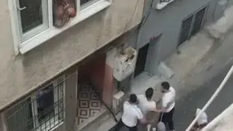 Berberde başlayan tartışma ev baskınına dönüştü