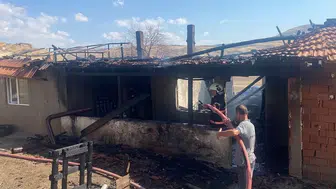 Çankırı'da bir köy evi yangında küle döndü