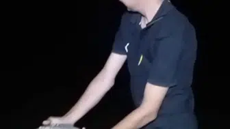 Elazığlı balıkçıdan göle anlamlı hediye
