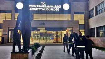 Sanayide tamirdeki otomobili çalan şüpheliler köy baskınıyla yakalandı