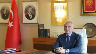 Lidya tarihine ışık tutan 2 bin 500 yıllık dev heykel bulundu