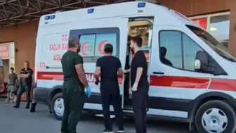 Ergani yolunda kamyonetle motosiklet çarpıştı