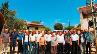 Kaymakam Titiz köy köy gezdi, çiftçinin derdini tarlada dinledi