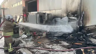 Antakya'daki mobilya atölyesinde alevler kısa sürede söndürüldü