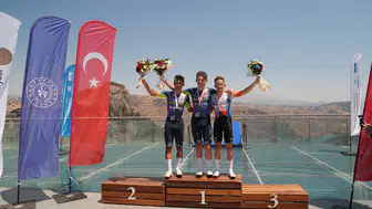 Kahramanmaraş yollarında 31 ülkeden 175 bisikletçi kıyasıya yarıştı