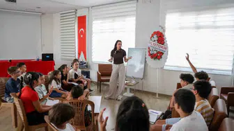 Efelerli çocuklar artık sorularıyla dünyayı keşfediyor