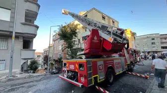 Gaziosmanpaşa'da çatı katı alevlere teslim oldu, bir kişi öldü