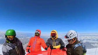 Elazığlı dağcılar Avrupa’nın zirvesinde bayrağımızı dalgalandırdı