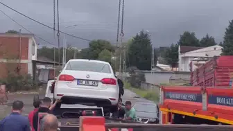 Salıpazarı'nda el freni unutuldu Otomobil doğal gaz tesisine daldı