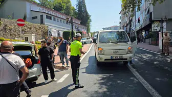 Ereğli'de kaldırıma çarpan otomobil yayayı yaraladı