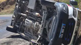 Siirt’te acil yardım yolunda ambulans kaza yaptı