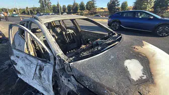 Eskişehir çevre yolunda yanan otomobilden üç kişi yaralı kurtuldu