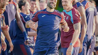 Bordo-Mavililerde Salah rüzgarı: Dünya yıldızı ilk idmanına çıktı