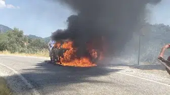 Bayındır yolunda seyir halindeki otomobil bir anda yanmaya başladı