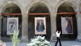 Erzurumlu sanatçıdan kilim üzerine Türk tarihi sergisi