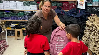 Bornova'da bir iyilik elçisi: 10 yıldır çocukların eğitim umudu oluyor