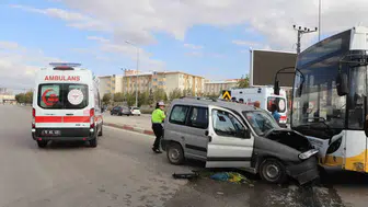 Karaman'da korku dolu anlar: Çarpışmanın ardından alev alan araçtan sağ çıktılar