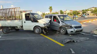 Adıyaman’daki kavşakta araçlar birbirine girdi