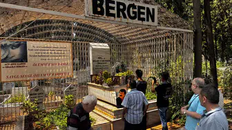 Acıların sesi Bergen Mersin'de mezarı başında anıldı