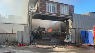 Gebze’de geri dönüşüm deposunda büyük yangın
