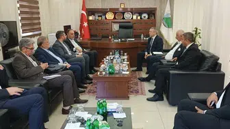İran Büyükelçisi Hakkari’de yeni ticaret yollarını masaya yatırdı