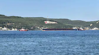 Çanakkale Boğazı'nda kargo gemisi motor arızasıyla rotasından çıktı