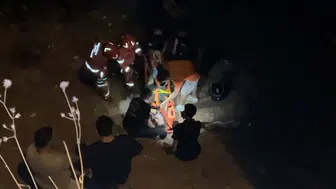 Fethiye’de gece yarısı duvardan düşen iki kişi hastanelik oldu