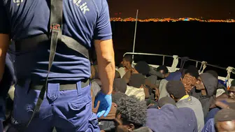 Kuşadası açıklarında gece yarısı operasyonu