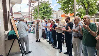 Denize giren genç hayatını kaybetti