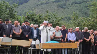 Fındık toplarken uçuruma düştüler, iki kardeş aynı gün toprağa verildi