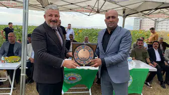 Ağrı'nın tarlalarında teknoloji rüzgarı: İlaçlamada dron dönemi başladı