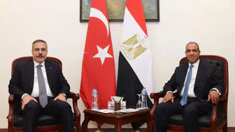 Hakan Fidan Kahire’de Mısırlı mevkidaşıyla masaya oturdu
