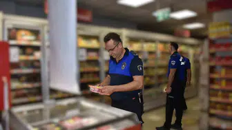 Şehzadeler’de zabıta esnafı ve kaldırımları denetledi