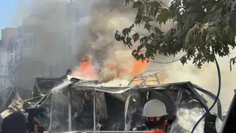 Malatya'da konteyner kent alevlere teslim oldu