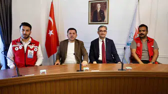 Gönüllü gençler Nevşehir'de Başkan Arı'yı ziyaret etti