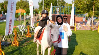 Menteşeli çocuklar Pony Club ile ilk kez ata bindi