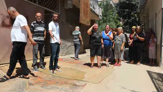 Adana’da Bir Mahallenin Çığlığı Halı Serdiler, Yolu Suladılar, “Çukurları Ezberledik” Dediler
