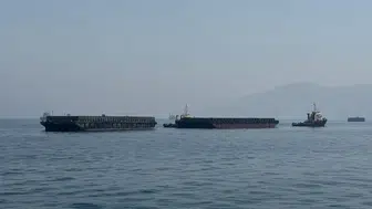 Hürmüz Boğazı'nda tankere isabet eden mühimmat yangın çıkardı